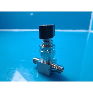 Válvula de Diafragma de Ultra Alta Pureza FUJIKIN 76463, Usada como Pieza de Repuesto para Equipos de Semiconductores Legacy - Product Image 3