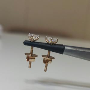 Pendientes de Diamantes Cultivados en Laboratorio con Corte Princesa, 0.50 ct, Oro Amarillo de 14K, Minimalistas y Elegantes, Regalo para Mujeres e Hijas - Product Image 6