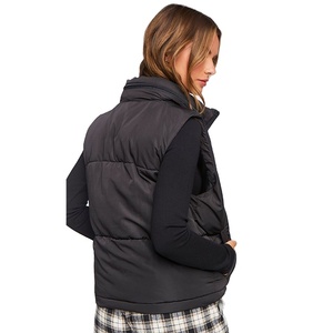 เสื้อแจ็คเก็ตแขนกุดผู้หญิงสไตล์สตรีทแวร์คุณภาพสูง ดีไซน์เรียบง่ายลำลองแบบ OEM ออกแบบเองได้ มีกระเป๋าสองข้าง - Product Image 5