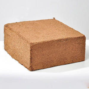 Bloc de tourbe de coco biologique idéal pour les pots intérieurs et extérieurs, les terrasses et les jardins retenant l'humidité du sol. - Product Image 1
