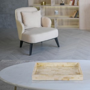 Plateau carré en os incrusté avec poignées métalliques, accessoire de cuisine rustique (bois et MDF) - Product Image 1