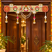 Toran décoratif à suspendre à la porte avec motifs floraux brodés, pompons perlés et décorations festives pour la porte principale