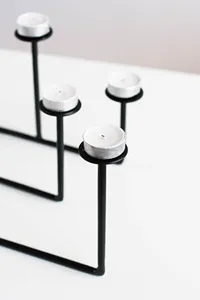 Options multi-tailles Bougeoir élégant en métal pour Noël pour les intérieurs de maison contemporains et rustiques - Product Image 2