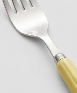 Ensemble de couverts en acier inoxydable avec poignées en plastique jaune, design moderne, pour fêtes, mariages et repas. - Product Image 2