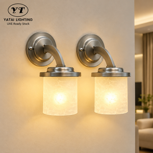 Juego de dos lámparas de pared modernas E27 con metal cepillado y pantalla de vidrio texturizado para instalación vertical o invertida en interiores. - Product Image 1