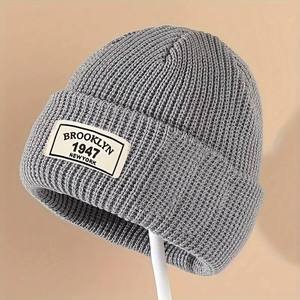 Bonnet brodé Brooklyn 1947 pour homme – Bonnet tricoté décontracté d'hiver en acrylique blanc – Couvre-chef chaud - Product Image 5