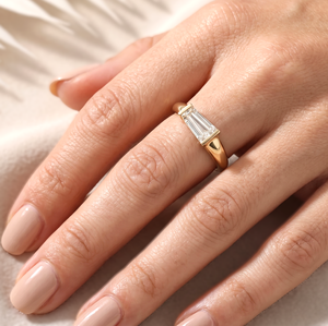 Bague de mariage ou d'anniversaire en or massif 10K 14K 18K avec diamant de laboratoire taille baguette conique certifié IGI, couleur DEF, clarté VS VVS - Product Image 6