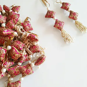 Décoration murale traditionnelle en laiton avec pompons floraux, perles et rubis pour mariage et décoration intérieure - Product Image 5
