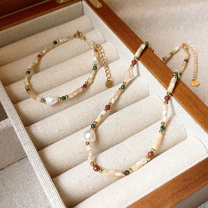 Collier pour femme en pierre naturelle et perle d'eau douce, nouveau modèle populaire, chaîne de clavicule de luxe léger, inspiré de la dopamine - Product Image 2