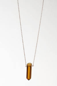 Collier pendentif obélisque géométrique hexagonal en argent sterling 925 avec quartz naturel Vino Prism Cognac - Product Image 2