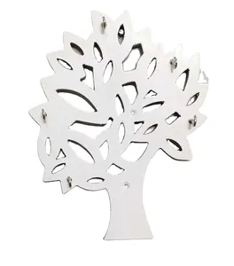 Porta Llaves de Latón Pulido Hecho a Mano de Primera Calidad con Diseño Floral para Colgar en la Pared, de la India - Product Image 1