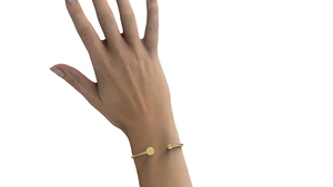 กำไลข้อมือทองคำ 18K แบบโมเดิร์น สลักอักษรย่อแบบเปิด ปรับขนาดได้ ดีไซน์เรียบหรู เหมาะสำหรับเป็นของขวัญสำหรับผู้หญิง - Product Image 4