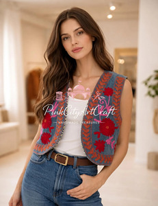 Chaleco Corto sin Mangas de Terciopelo Hecho a Mano para Mujer, Estilo Bohemio Gitano, con Bordado Floral Folclórico, de Algodón Ecológico, Cálido para Invierno - Product Image 6