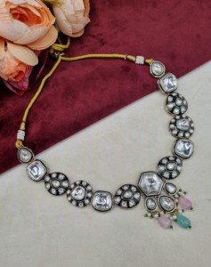 <b>Delicate</b> Hexagon Cut Kundan Stone <b>Necklace</b> Set With Earrings And Mangtika Designer Gold Plated Festive Party Wear Jewellery Sets - Product Image 5