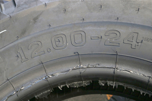 Neumático KUMATIRE K724 12.00-24 24PR OTR de Vietnam para trabajo pesado fuera de carretera, para cargadoras, motoniveladoras y minería, precio competitivo. - Product Image 2