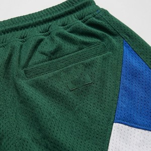 Shorts de basketball pour hommes, couleur vert foncé, blocs de couleur, en mesh respirant, séchage rapide, shorts d'entraînement athlétique, taille avec cordon de serrage, sport - Product Image 3