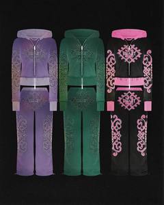 Survêtement en velours brodé sur mesure |   Ensemble de vêtements pour femmes, sweat à capuche en velours de luxe avec fermeture éclair et pantalon évasé |   Fabricant de vêtements streetwear en deux pièces OEM - Product Image 1
