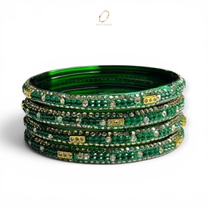 Bracelets en verre kashmiri sertis de pierres vertes, très demandés, pour les mariages et les festivals, à prix de gros. - Product Image 2