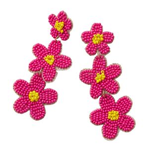 Boucles d'oreilles à fleurs perlées au design floral complexe fait à la main bijoux de déclaration légers pour la mode de tous les jours du printemps et de l'été - Product Image 1