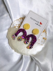Boucles d'oreilles en résine de style urbain, design moderne, faites à la main, prix d'usine en gros, article en résine - Product Image 2