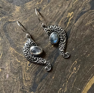 ต่างหูลาบราโดไรต์สำหรับผู้หญิง (5.7 กรัม) เงินแท้ 925 รูปทรงวงรี ทนทาน ป้องกันอาการแพ้ เหมาะสำหรับงานปาร์ตี้และงานแต่งงาน - Product Image 3