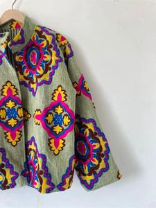 Chaqueta Suzani de Lujo en Algodón Verde con Bordado Floral, Manga Larga, Cuello Alto, Hecha a Mano, Estilo Bohemio, Ropa de Abrigo para Mujer, Otoño - Product Image 2