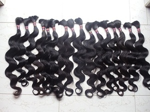 Extensiones de Cabello Humano Remy Virgen Indio Más Vendidas, Color Natural, Ondulado, Doble Trama a Máquina, Puntas Gruesas, Paquete de 4 oz, Siete Unidades - Product Image 1