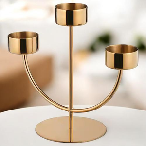 UNICORN HANDICRAFTS Candelabro Moderno de Latón de 3 Brazos con Acabado Dorado, Hecho a Mano y Ecológico, para Decoración Navideña del Hogar - Product Image 1