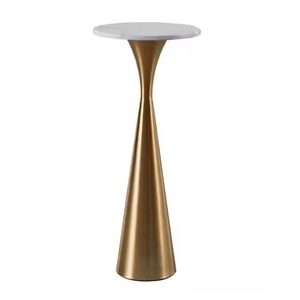 Table d'appoint moderne en or champagne avec accent sur pied, en pierre blanche, pour coin de salon - Product Image 1