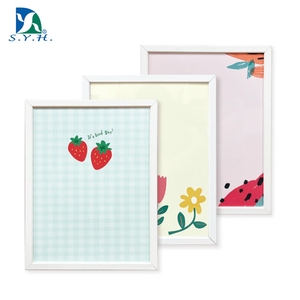 Pizarra Magnética con Diseño de Frutas y Marco de Madera Blanca para Uso Doméstico y Decorativo - Product Image 1