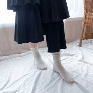 Chaussettes en soie brillantes pour femmes, chaussettes amples de couleur unie, chaussettes fines et douces à effet chatoyant - Product Image 6
