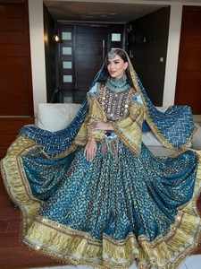Robe afghane de luxe bleu sarcelle et or avec bijoux Kuchi, broderie traditionnelle miroir, tenue de mariage aux motifs extraordinaires - Product Image 3