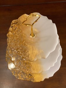 Support à gâteau à trois niveaux en résine, design marbré doré, plateau de service multi-niveaux, passe au lave-vaisselle, réutilisable, HASAN CRAFT, forme irrégulière - Product Image 4