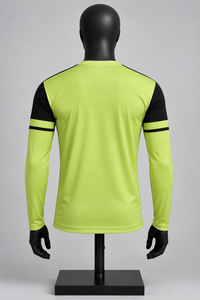 เสื้อฟุตบอลแขนยาวผู้ชาย สีเขียวนีออน-ดำ คอวี ระบายเหงื่อได้ดี แบบซับลิเมชั่น - Product Image 3
