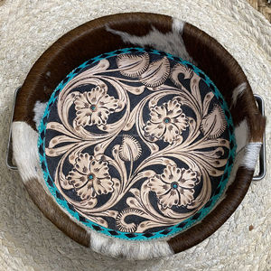Bandeja de Exhibición de Cuero con Diseño Floral y Costuras Turquesas, Organizador de Almacenamiento Redondo de Cuero Vacuno Estilo Occidental - Product Image 6