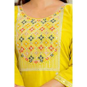 Conjunto de traje de viscosa Chanderi bordado para mujer - Product Image 1