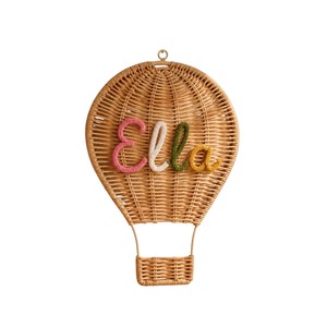 Décoration murale suspendue en rotin pour chambre d'enfant, en forme de montgolfière, en fibres végétales naturelles tressées, thème voyage - Product Image 1