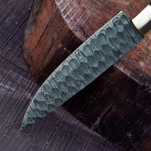 Cuchillo de Chef Moderno Hecho a Mano, Extra Afilado, Hoja de Acero de Damasco Forjado de 8 Pulgadas de Largo, Ambidiestro, 3.0 mm, Horn - Product Image 3