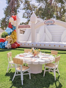 Chaises pour enfants en rotin faites à la main sur mesure pour les fêtes d'enfants de luxe, les organisateurs de mariages, la location d'événements et les meubles pour enfants - Product Image 1