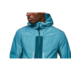 Chaqueta Cortavientos con Capucha para Hombre, Color Azul con Bloques de Color, Cierre de Cremallera, Ligera, Impermeable, Deportiva, para Otoño - Product Image 3