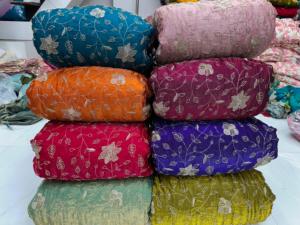 Tissu Rangoli Crush à surface douce, tombé fluide, brillance subtile et texture élégante pour vêtements de mode et tenues ethniques. - Product Image 6