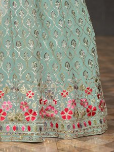 Ensemble Lehenga Choli vert clair tissé et brodé, longueur genou, avec dupatta à bordure florale, tenue traditionnelle pour femme pour mariage et fête - Product Image 6