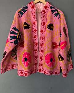 Impresionante Chaqueta Suzani Bordada en Algodón Indio TNT, Abrigo Artesanal para Mujer con Bordado a Mano Suave - Product Image 5