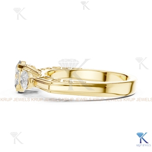Anillo de Compromiso de Diamante CVD Cultivado en Laboratorio con 3 Piedras, Corte Oval y Pera, Oro Sólido - Product Image 3