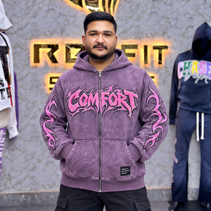 Sweat-shirt à capuche unisexe personnalisé en molleton délavé avec fermeture éclair, style streetwear décontracté, avec appliqué sur la manche, détails et design personnalisés - Product Image 1