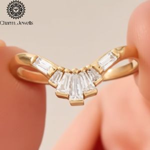 แหวนหมั้นทรงคุชชั่นประดับมอยส์ซาไนต์ชุบทองคำสีกุหลาบจาก Charm Jewells พร้อมตัวเรือนแบบหนามเตย แหวนผู้หญิงสไตล์คลาสสิก - Product Image 2