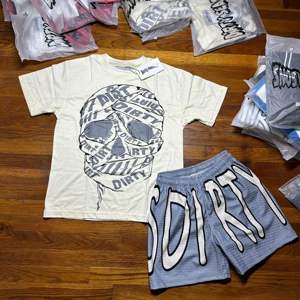 Ensemble de vêtements d'été pour homme, t-shirt et short 2 pièces avec logo personnalisé du fabricant, impression sur t-shirt et short. - Product Image 2