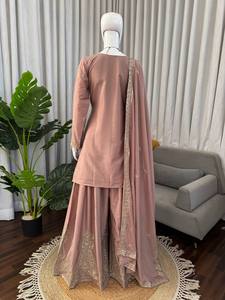 Conjunto Sharara de Seda Rosa con Bordado de Hilo y Lentejuelas, Kurti, Dupatta, Salwar Kameez, Traje para Bodas y Fiestas para Mujer - Product Image 2
