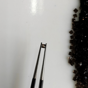 ควอตซ์สีน้ำตาลธรรมชาติ 2 มม. ทรงสี่เหลี่ยมเจ้าหญิงคัท คุณภาพดีที่สุด พลอยเม็ดเดี่ยวสำหรับทำเครื่องประดับและสร้อยคอ - Product Image 1