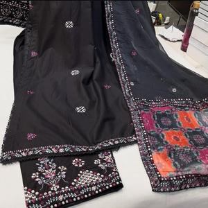 Robe d'été en tissu lawn de qualité supérieure pour femmes 2026, vente en gros, ensembles décontractés 3 pièces pour femmes pakistanaises - Product Image 4